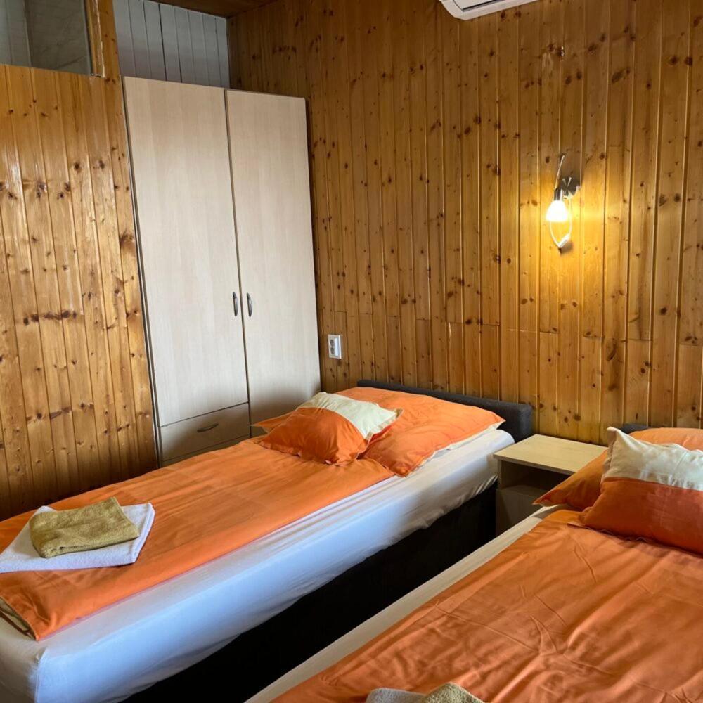 Lenzl'S Panzio Bed & Breakfast Szigetvár Exterior foto