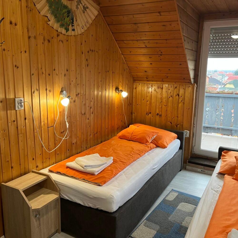 Lenzl'S Panzio Bed & Breakfast Szigetvár Exterior foto