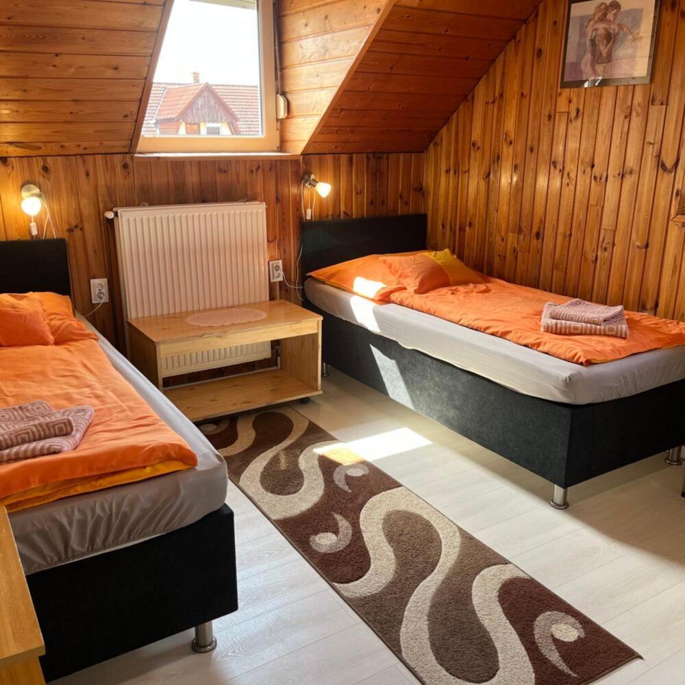Lenzl'S Panzio Bed & Breakfast Szigetvár Exterior foto