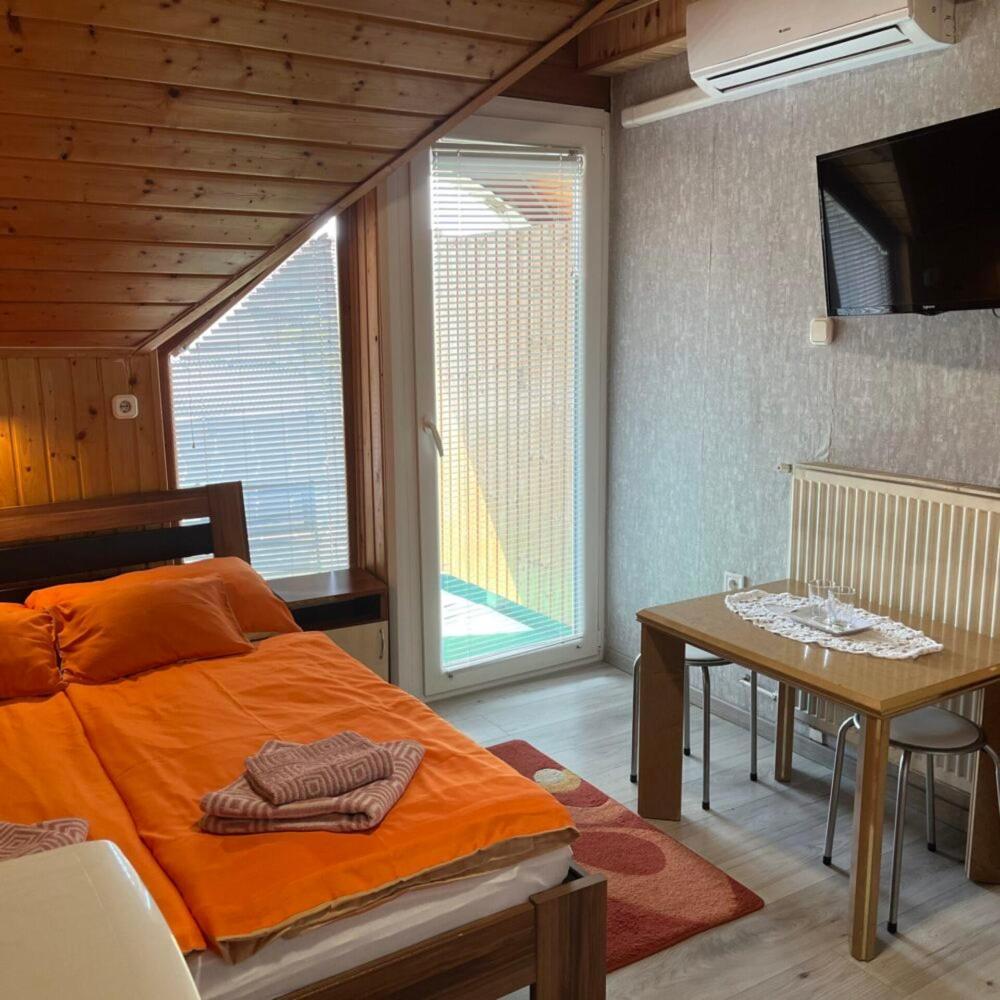 Lenzl'S Panzio Bed & Breakfast Szigetvár Exterior foto