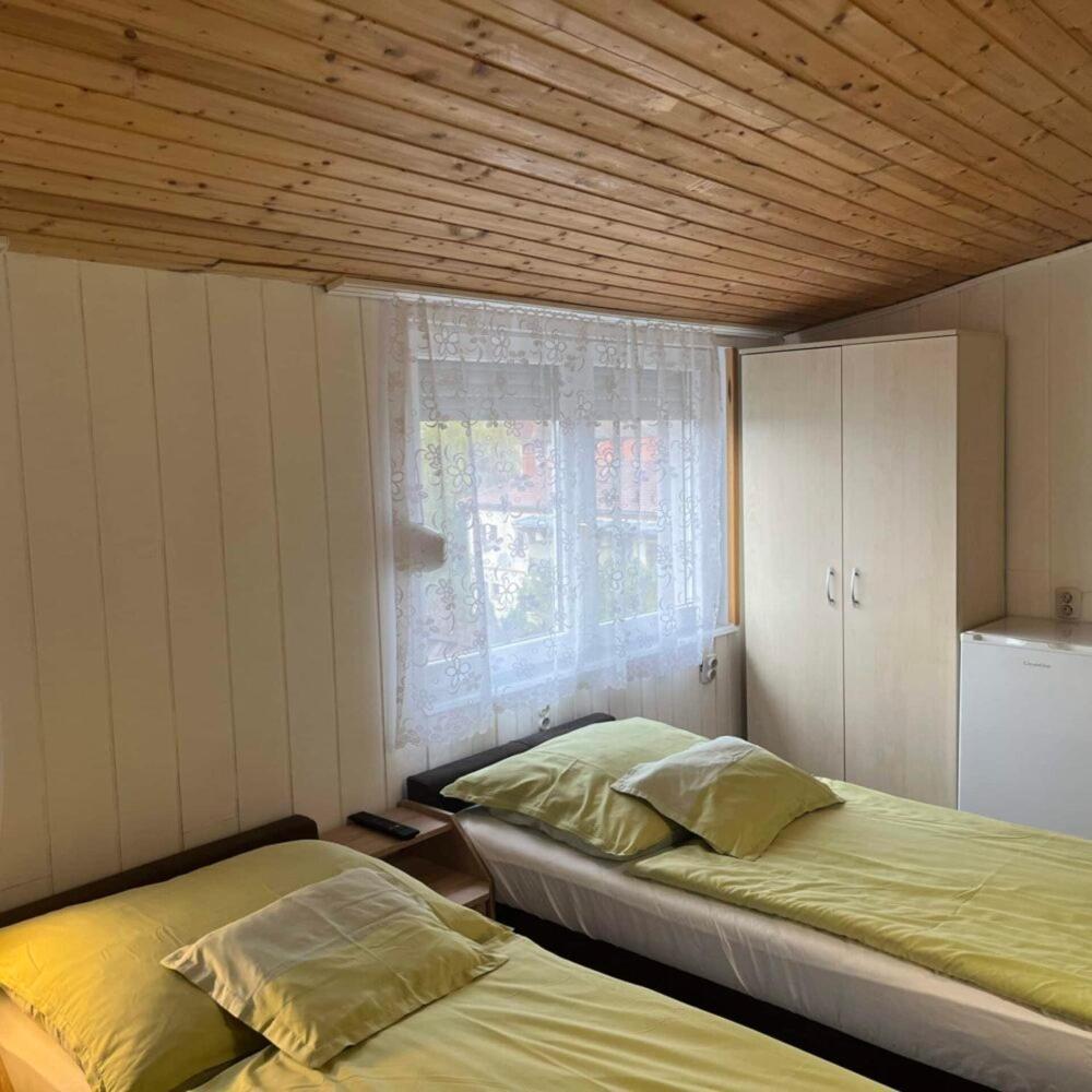 Lenzl'S Panzio Bed & Breakfast Szigetvár Exterior foto