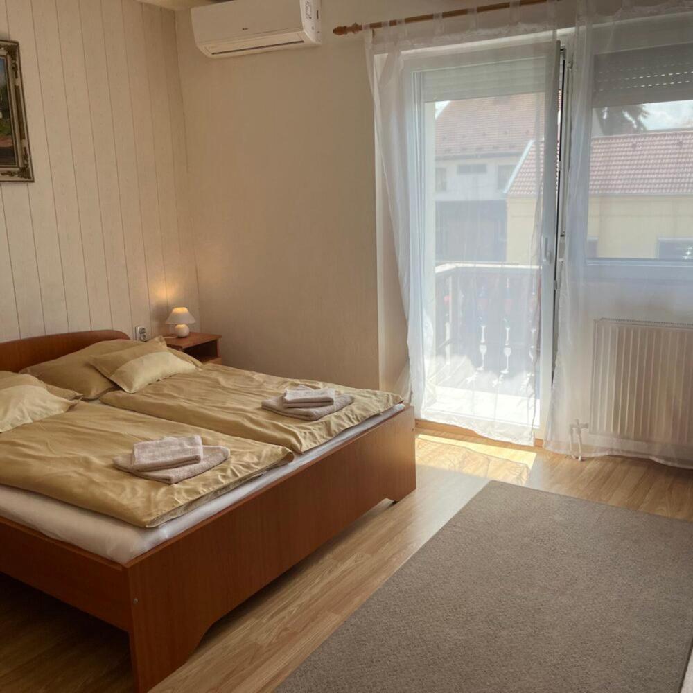 Lenzl'S Panzio Bed & Breakfast Szigetvár Exterior foto
