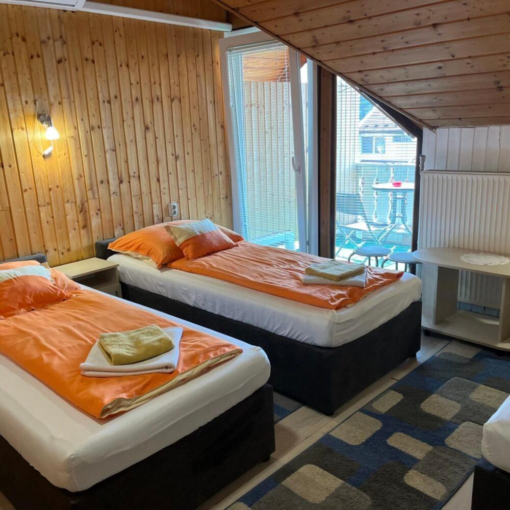 Lenzl'S Panzio Bed & Breakfast Szigetvár Exterior foto