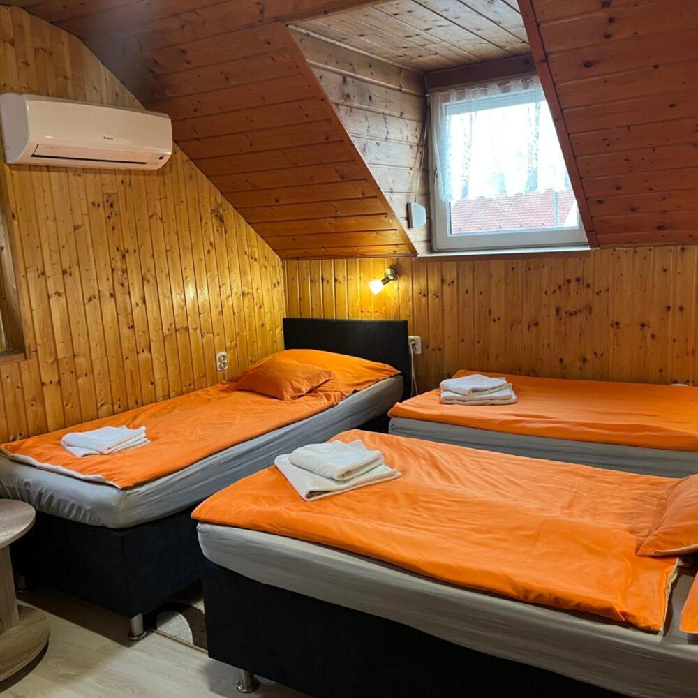 Lenzl'S Panzio Bed & Breakfast Szigetvár Exterior foto